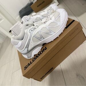 Salomon XT-WHISPER IN WHITE AND LUNAR ROCK 8.5 women/7.5 men